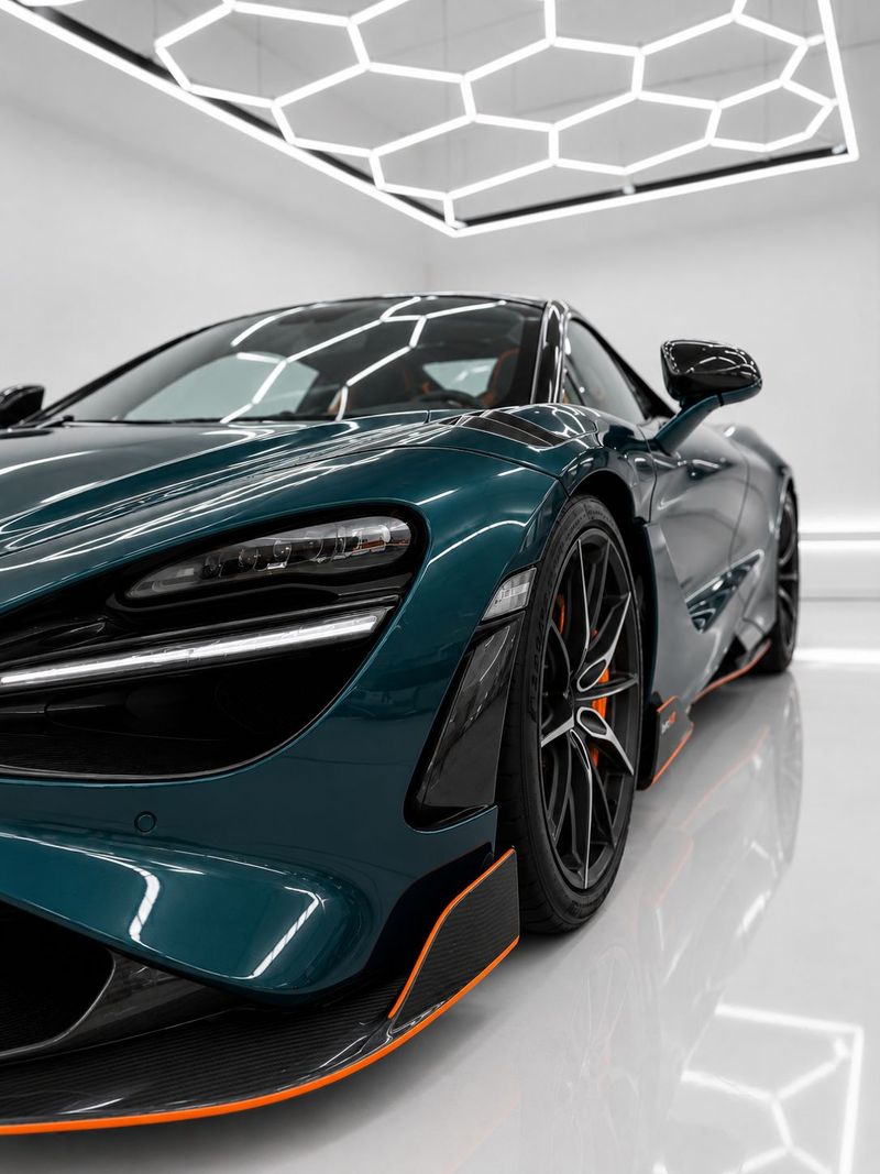 McLaren 765LT Spider, Front schräg von vorne