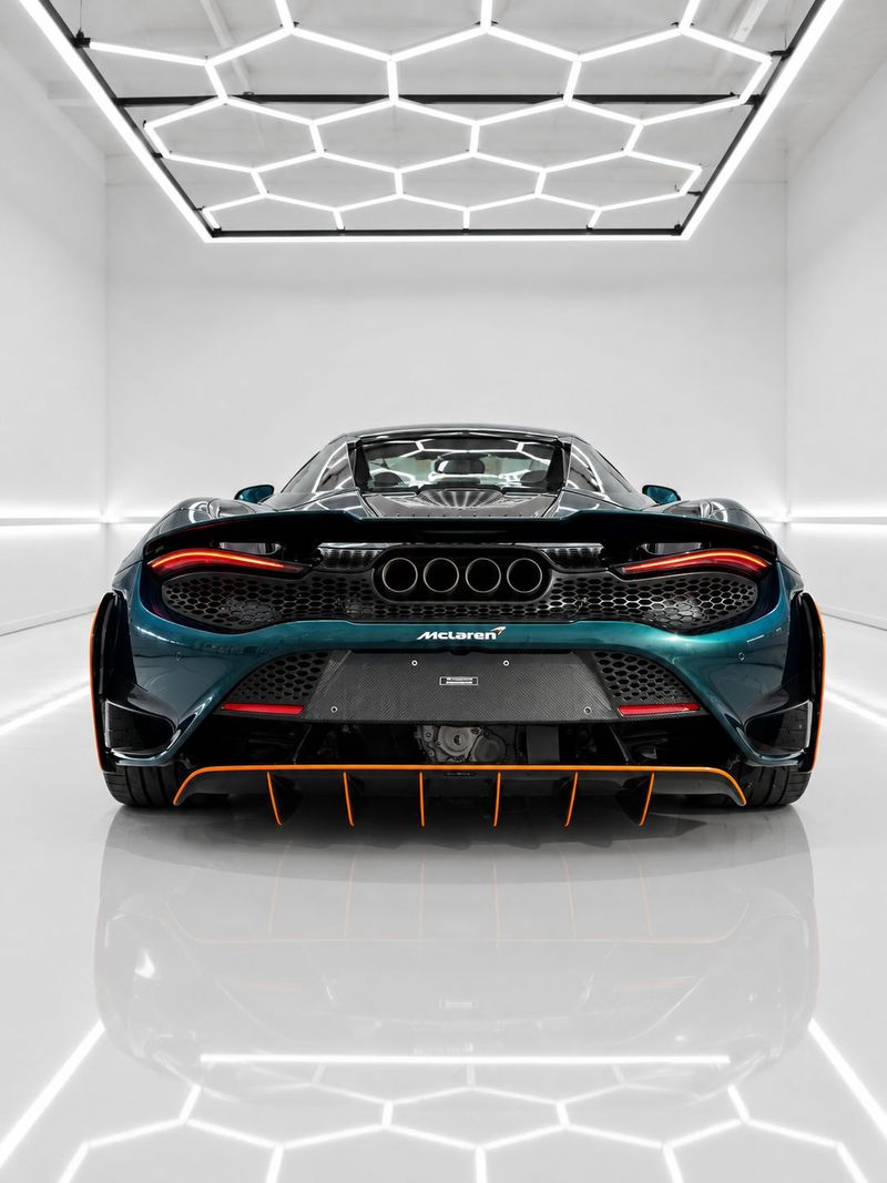 McLaren 765LT Spider, Heck mit vier Endrohren